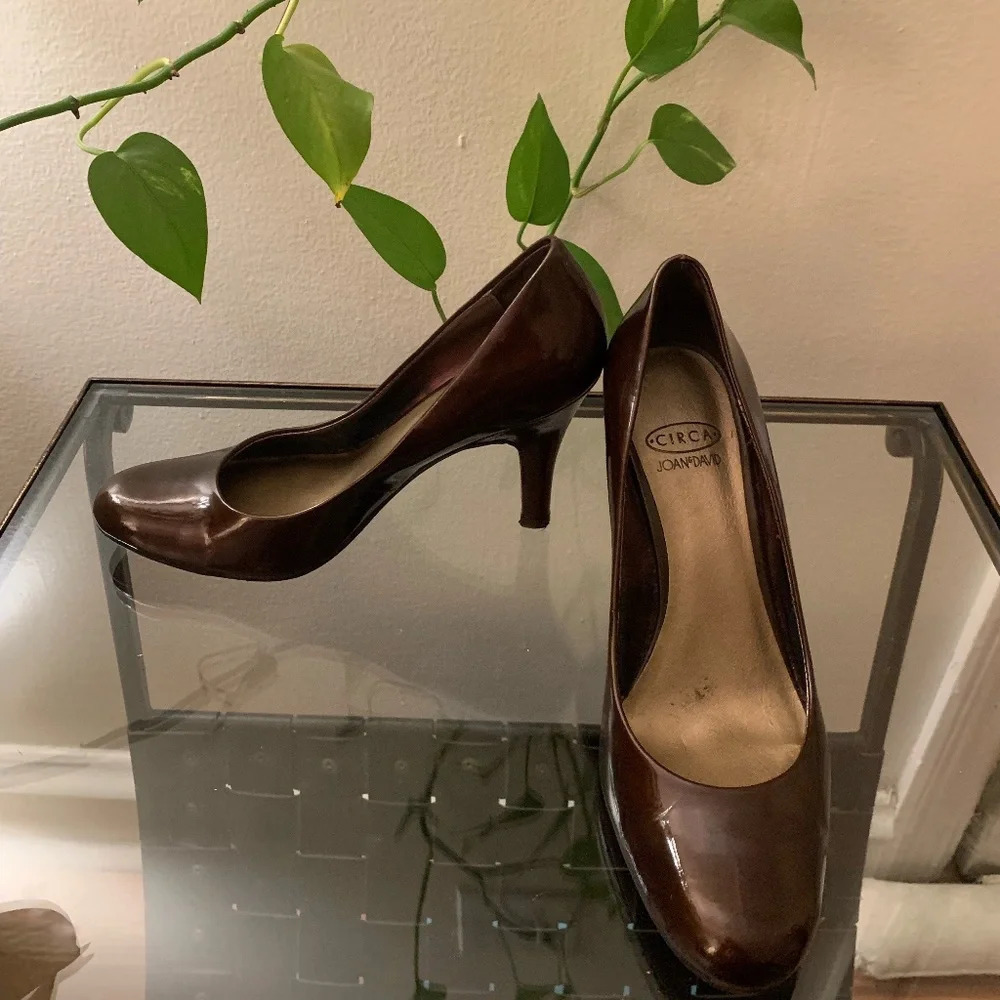 Circa Joan & David Brown/Burgundy Pumps Size 6